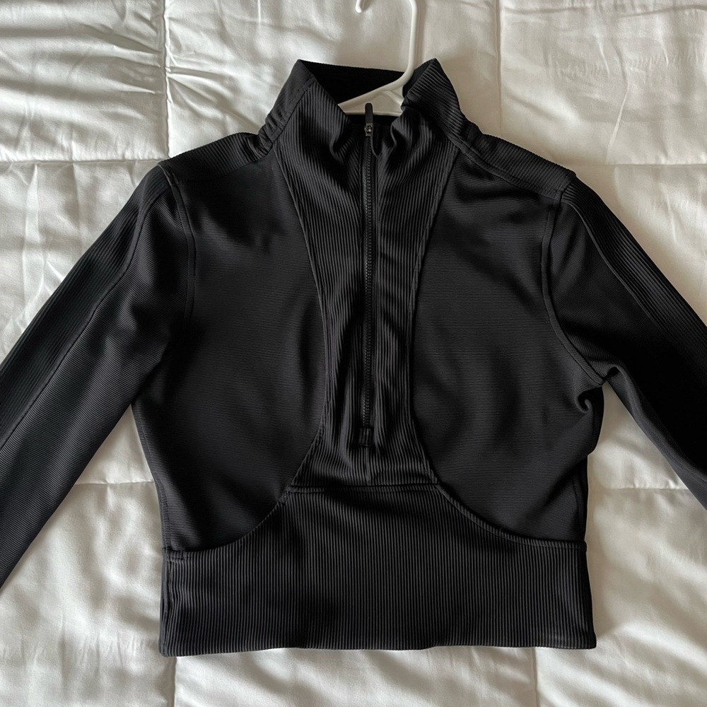 Lululemon cropped 1/2 zip